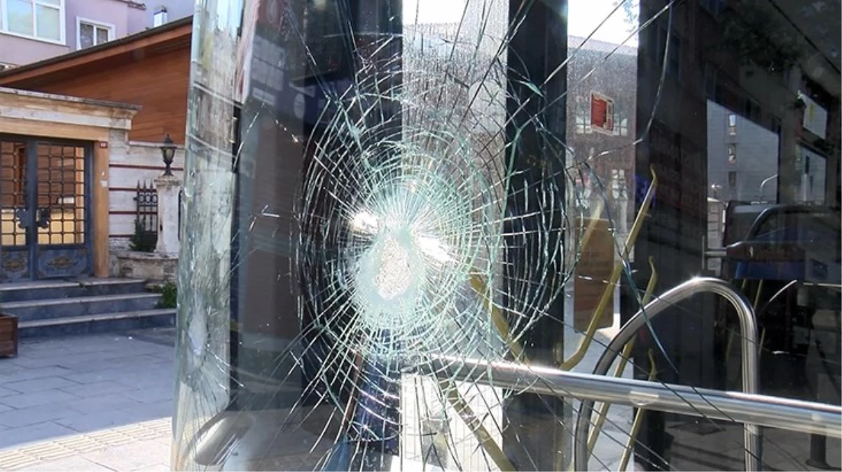 İETT şoförü aynasına çarpan meslektaşına baltayla saldırdı