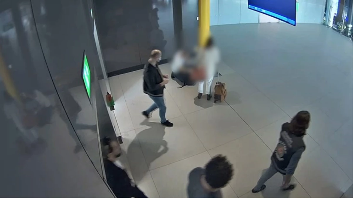 İstanbul Havalimanı’nda kuryelik yapan yolcunun midesinde 820 gram kokain ele geçirildi