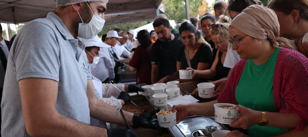 ÇANKAYA’DA AŞURE KAZANLARI BİRLİK İÇİN KAYNADI – GÜNDEM – İnternetin Ajansı