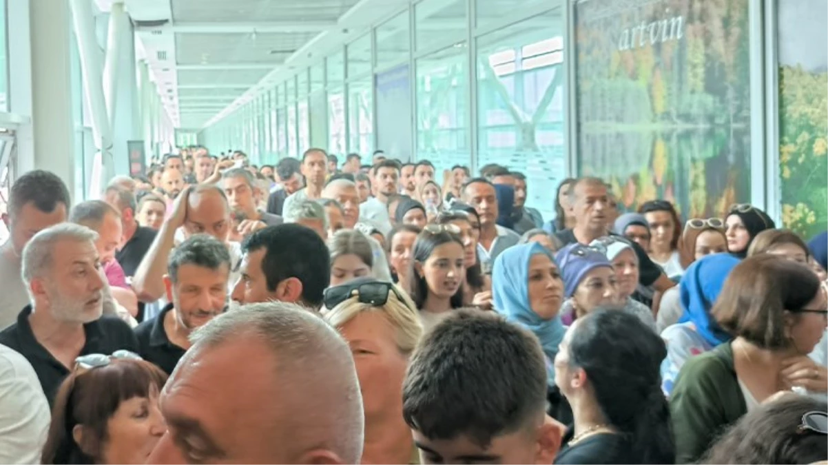 Yurt dışı telefonlarına 6 bin yerine 20 bin TL ödemek istemeyen vatandaşlar sınır kapılarına akın etti