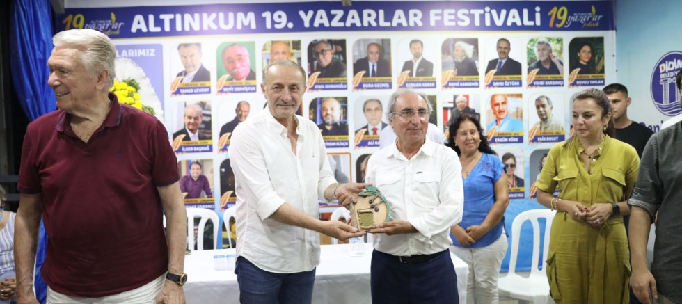 ALTINKUM YAZARLAR FESTİVALİ USTA KALEMLERİ AĞIRLAMAYA DEVAM EDİYOR – GÜNDEM – İnternetin Ajansı