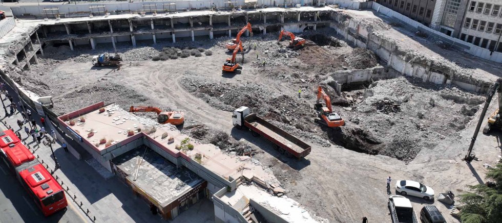 ANKARA BÜYÜKŞEHİR BELEDİYESİ ULUS MEYDANI İÇİN DÜĞMEYE BASTI – GÜNDEM – İnternetin Ajansı