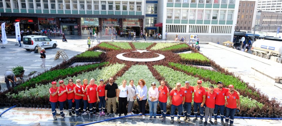 ANKARA BÜYÜKŞEHİR BELEDİYESİNDEN ULUS MEYDANI’NDA PEYZAJ ÇALIŞMASI – GÜNDEM – İnternetin Ajansı