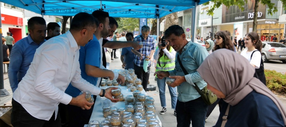 Büyükşehir’den Cumhuriyet Bulvarında aşure ikramı – GÜNDEM – İnternetin Ajansı