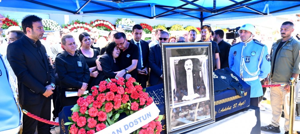 ENDER TOPÇUOĞLU BEŞİKTAŞ’TA TÜRKÜ VE DUALARLA UĞURLANDI  – GÜNDEM – İnternetin Ajansı