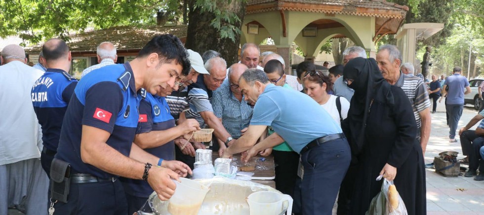 Pozantı Belediyesi Vatandaşlara Aşure Dağıttı – GÜNDEM – İnternetin Ajansı