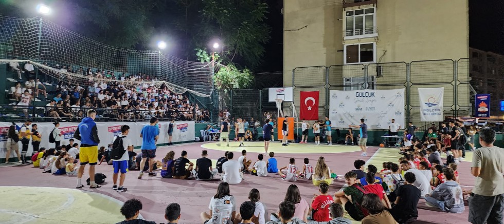 ŞÖLENE DÖNÜŞEN SOKAK BASKETBOLU TURNUVASI TAMAMLANDI – GÜNDEM – İnternetin Ajansı