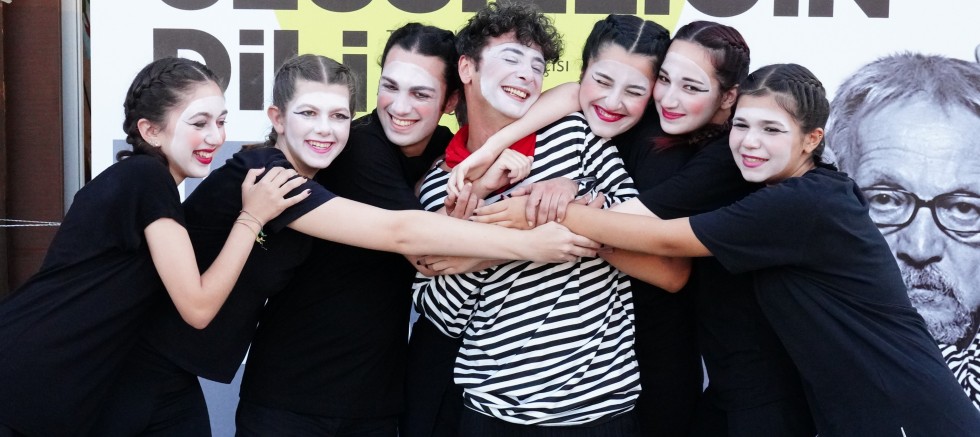 TÜRKİYE’NİN İLK PANTOMİM SANATÇISI BEYLİKDÜZÜ’NDE ANILDI – MEDYA – İnternetin Ajansı