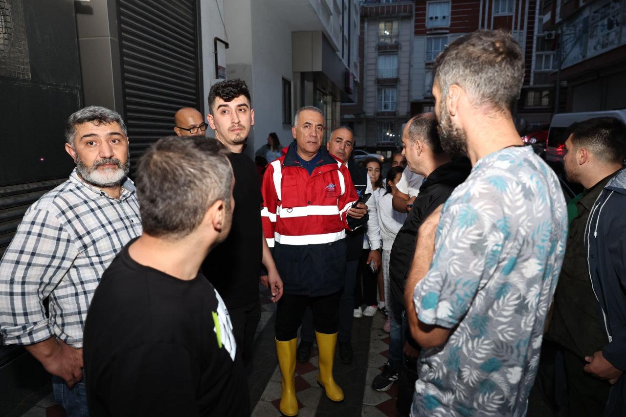 Sultangazi Belediye Başkanı selden etkilenen bölgeleri yerinde inceledi