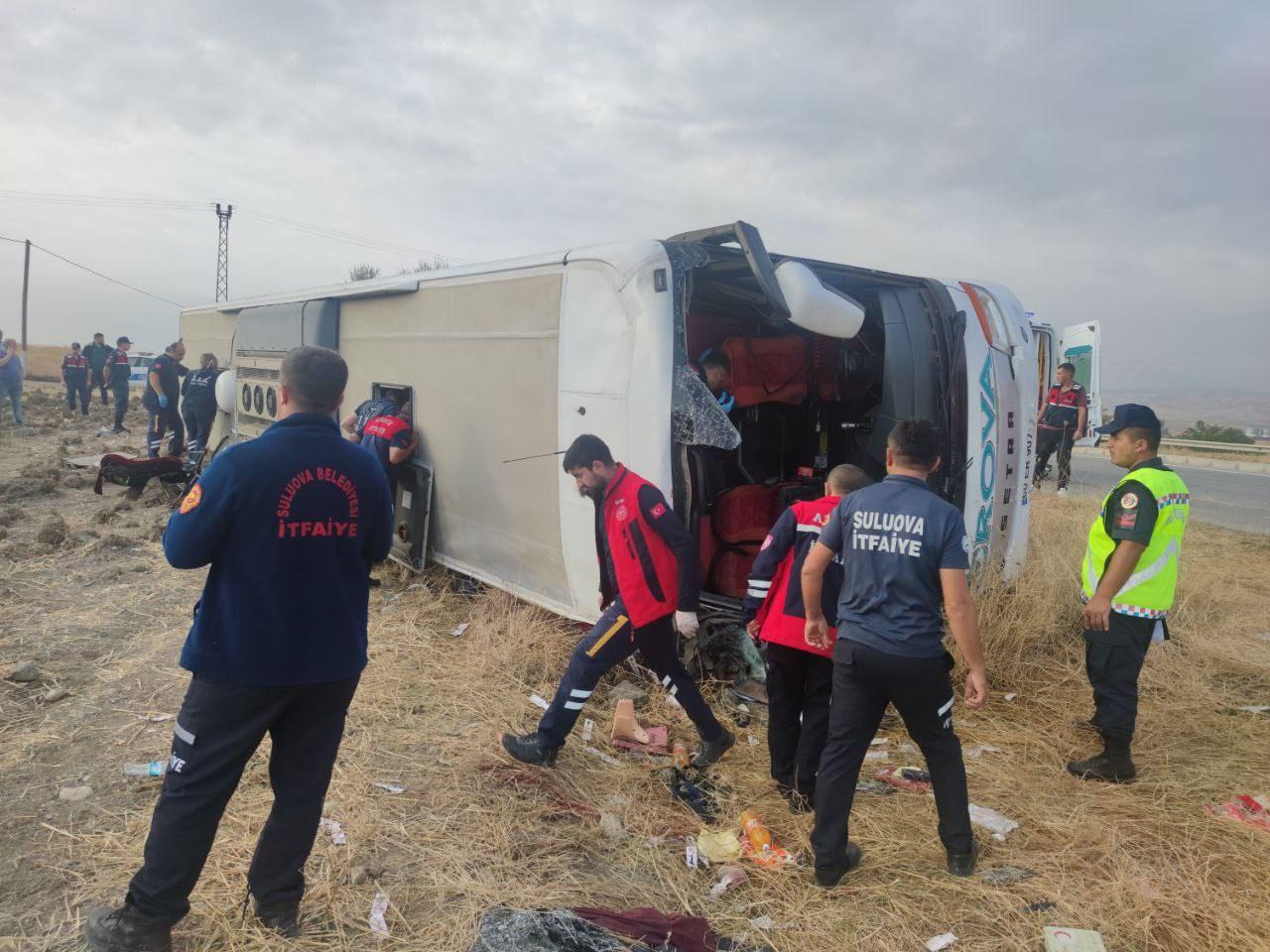 Son dakika... Amasya'dan kahreden haber! Yolcu otobüsü devrildi: 6 ölü, 35 yaralı!