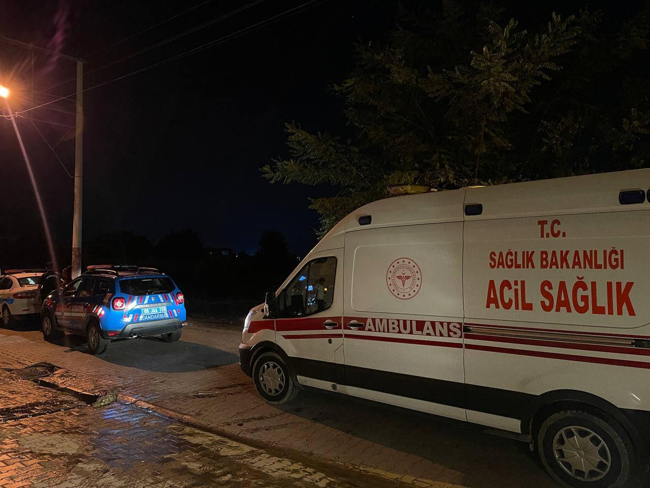 Kovalama sonucu durdurulan otomobildeki saldırgan polisi bıçakladı