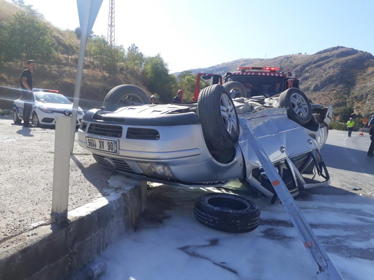 Tokat'ta refüje çarpan otomobil takla attı: 3'ü çocuk, 5 yaralı