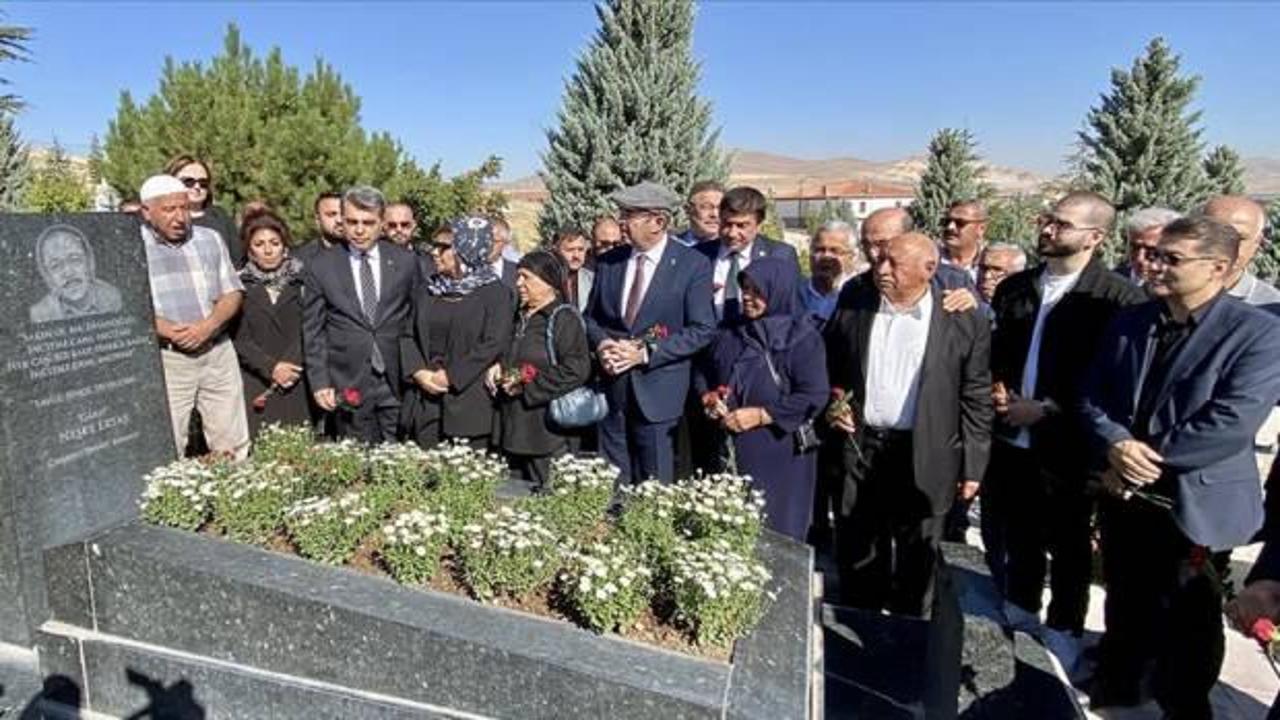 Halk ozanı Neşet Ertaş, Kırşehir’de mezarı başında anıldı