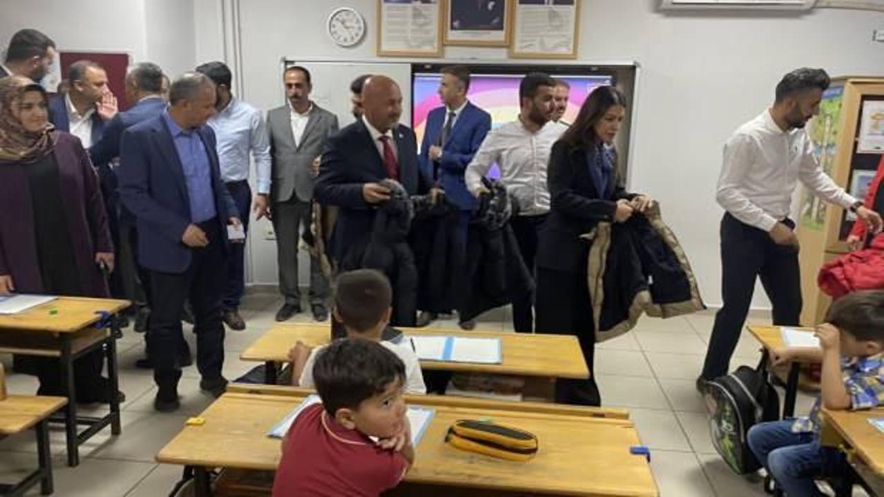 AK Partili milletvekilleri depremzede öğrencilerin yüreğine dokundu