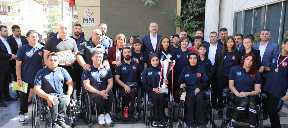 ŞAMPİYON BAŞKAN ŞEHRİN ŞAMPİYONLARIYLA BULUŞTU – GÜNDEM – İnternetin Ajansı