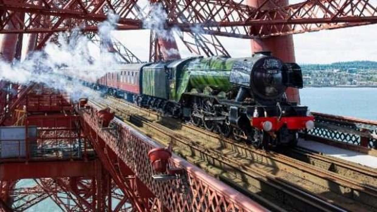 Tarihi ‘Uçan İskoçyalı’ treni başka bir trenle çarpıştı