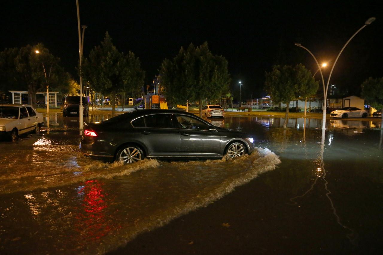 Fethiye'de yollar göle döndü! Esnaf CHP'li belediyeye tepkili