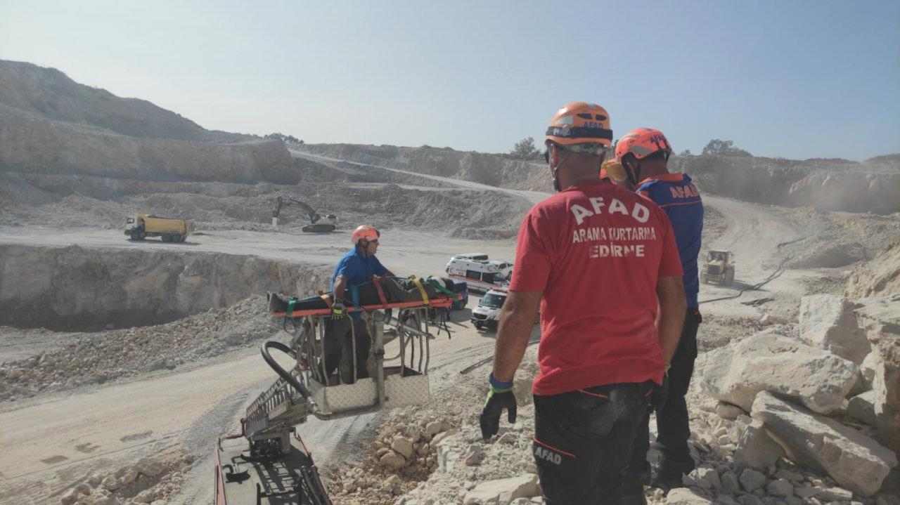 Sınırda taş ocağına düşen kaçak göçmeni AFAD kurtardı