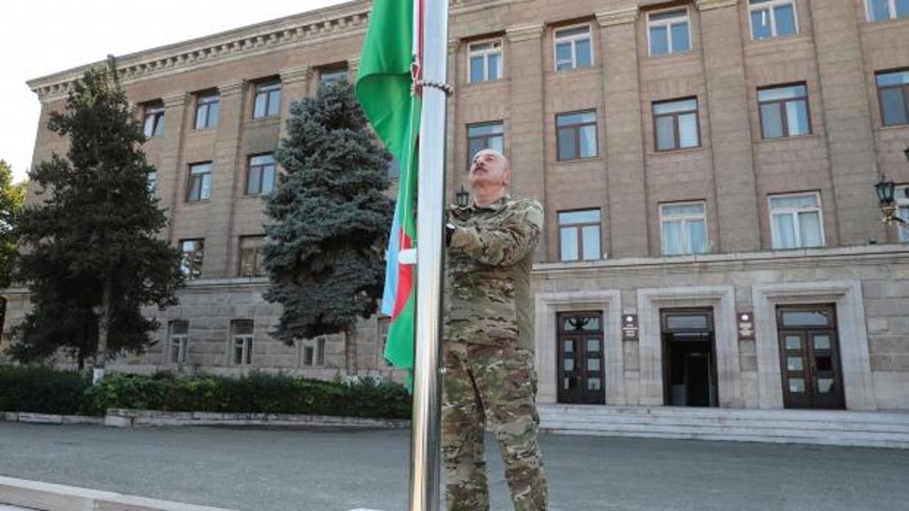 Aliyev, Hankendi ve Hocalı’da Azerbaycan bayrağını göndere çekti