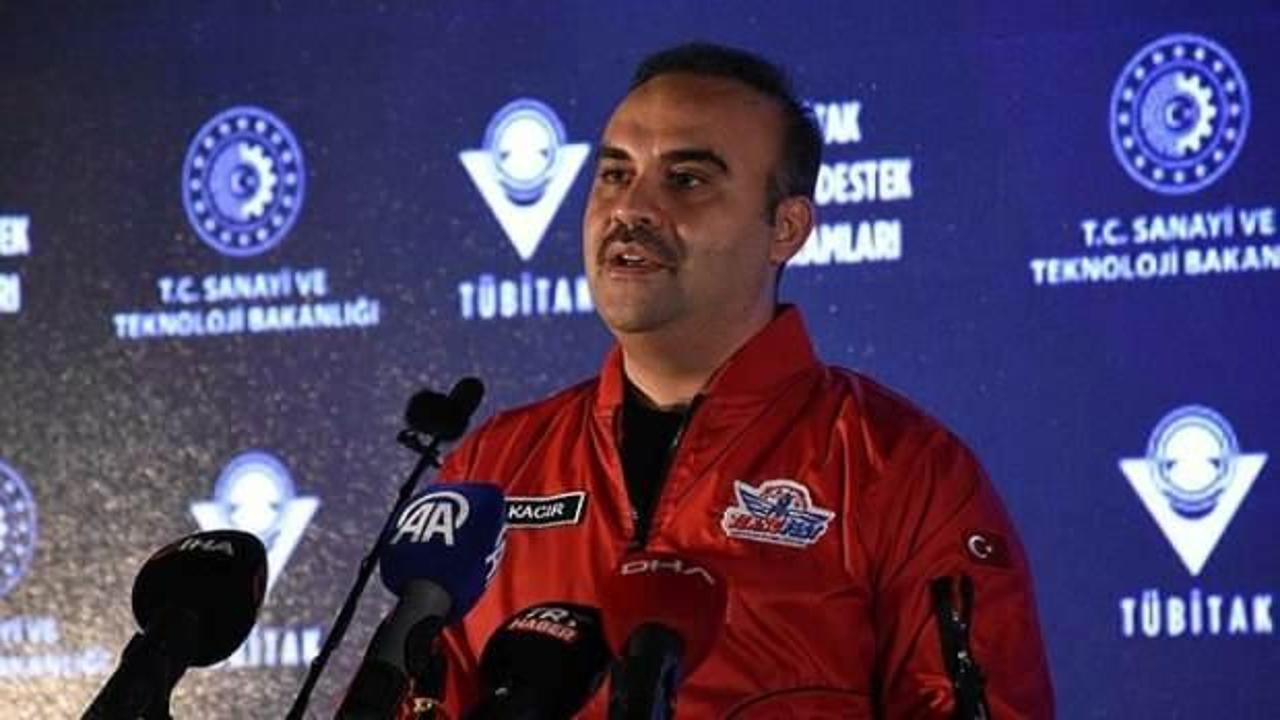 Bakan Kacır: Türk gençliğiyle birlikte yürümekten asla vazgeçmeyeceğiz