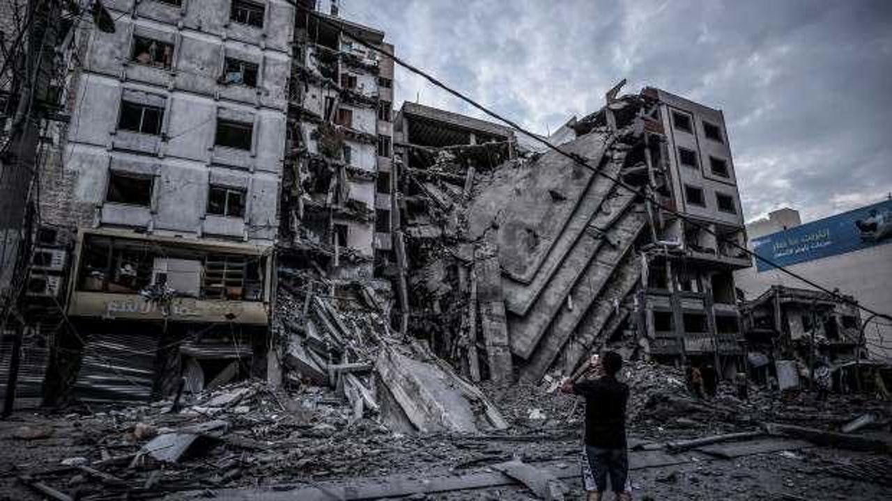 İşgalci İsrail, Gazze’deki Ulusal İslam Bankası’nı vurdu