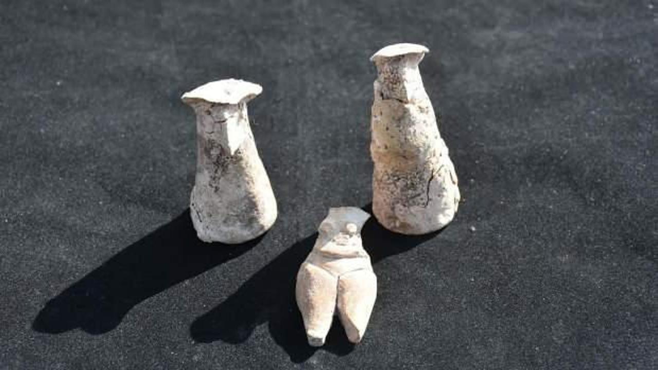 İzmir’de kadın ve erkek figürinleri bulundu: Tam 7 bin 700 yıllık!