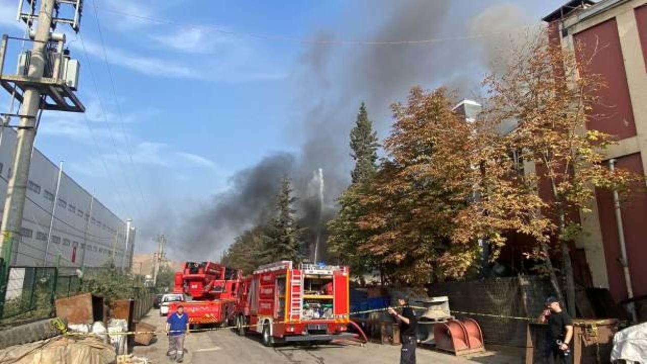 Kocaeli’de plastik fabrikasında yangın: 3 kişi yaralandı!