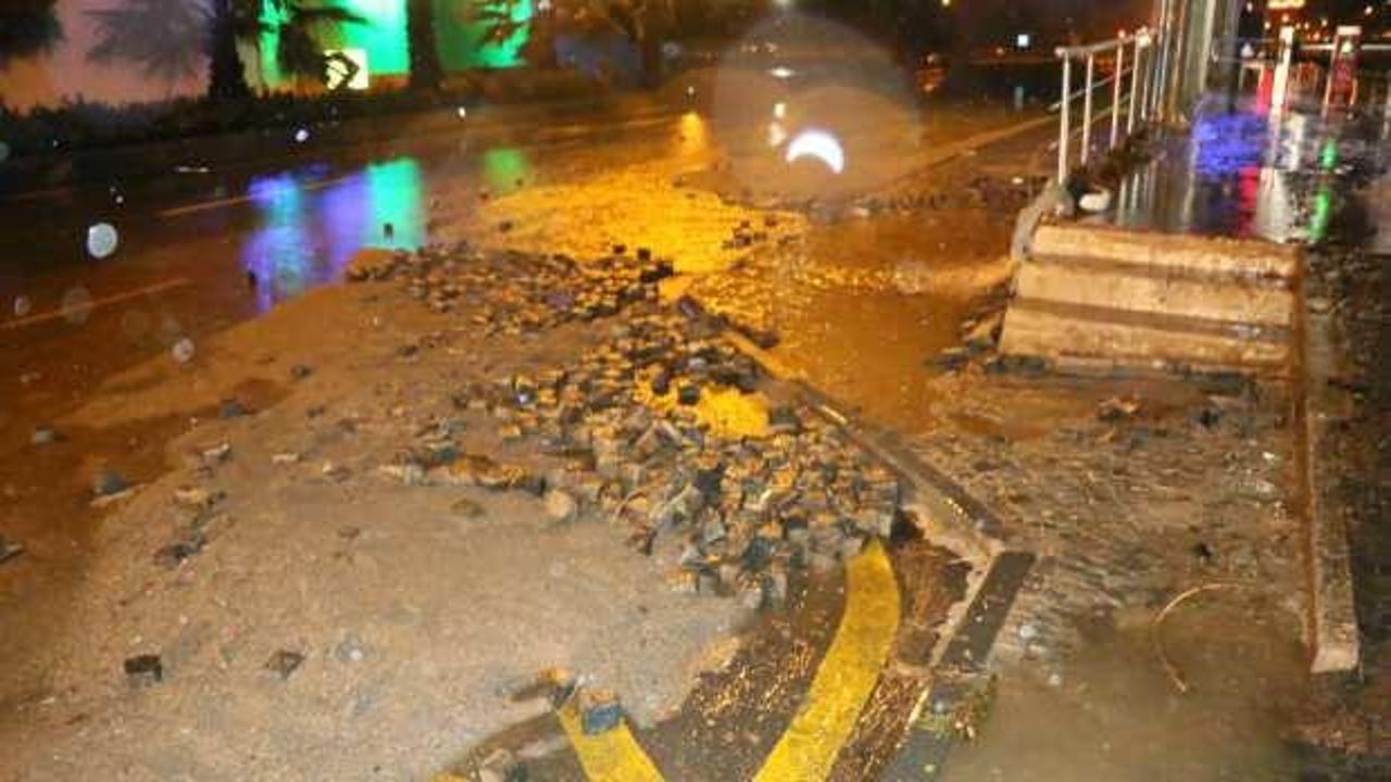 Sağanak yağış Samsun’u vurdu! Cadde ve sokaklar göle döndü