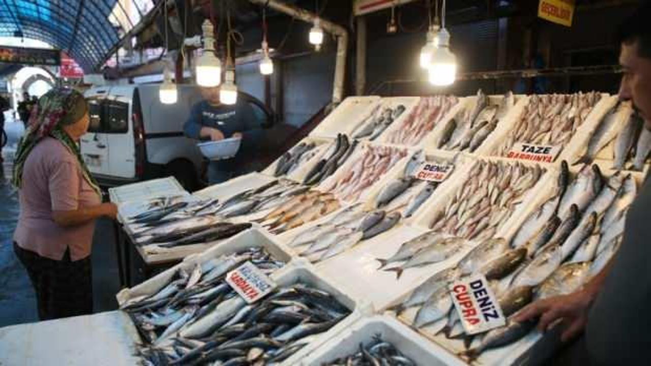 Tezgahlar balıkla doldu taştı, fiyatlar en alt seviyeye düştü