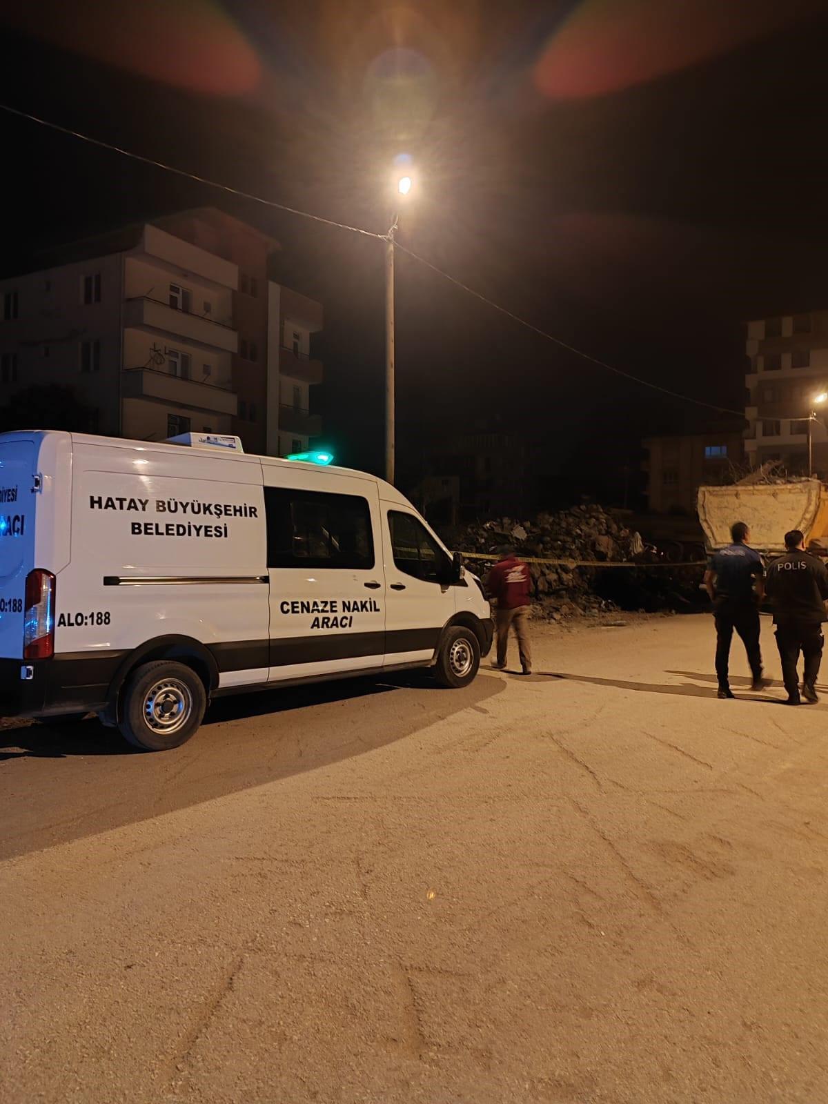 Hatay’da asrın felaketinin 275. gününde enkaz altından ceset çıktı.