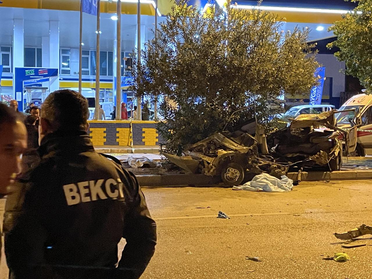 Adana'da feci kaza: 3 vatandaş öldü, 2 yaralı