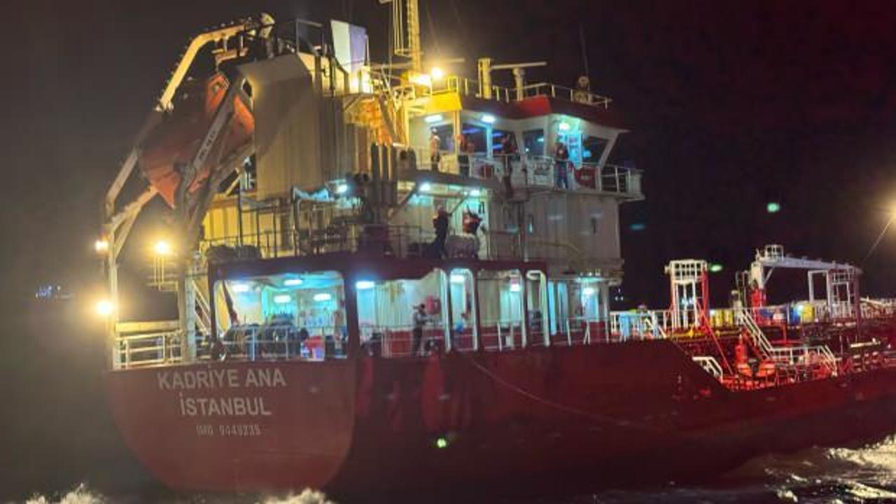 İstanbul’da bir gemi karaya oturdu