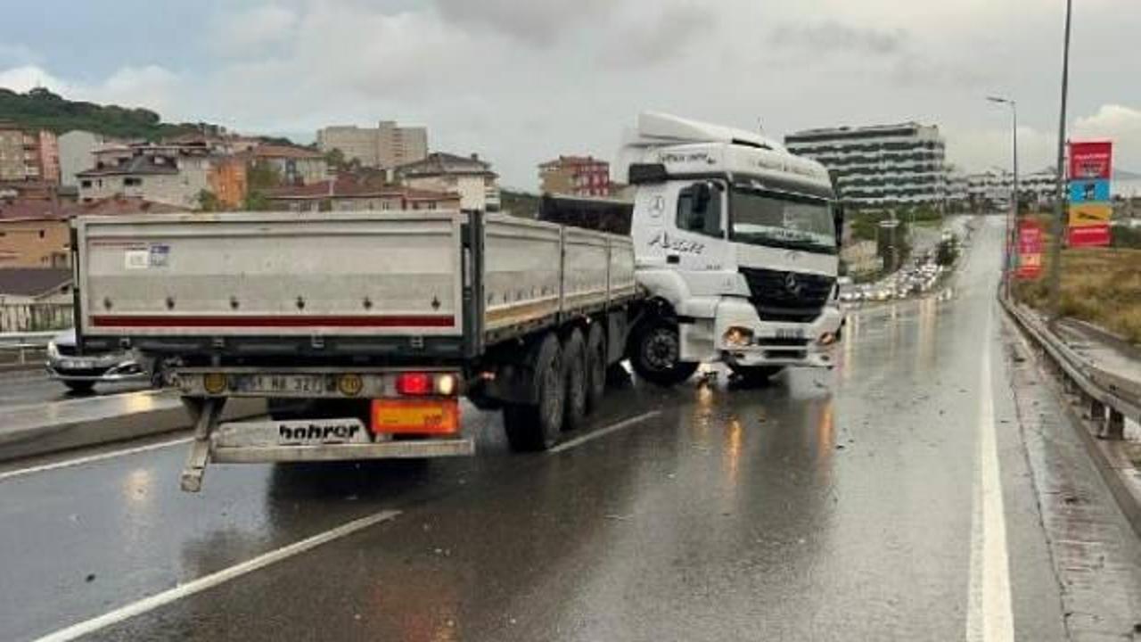 Maltepe’de TIR refüje çıktı: Yol trafiğe kapandı