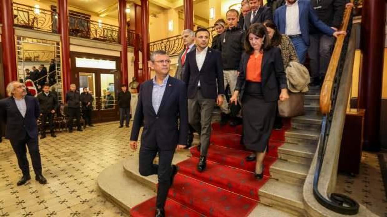 Özgür Özel, HEDEP’li Pervin Buldan ile operaya katıldı