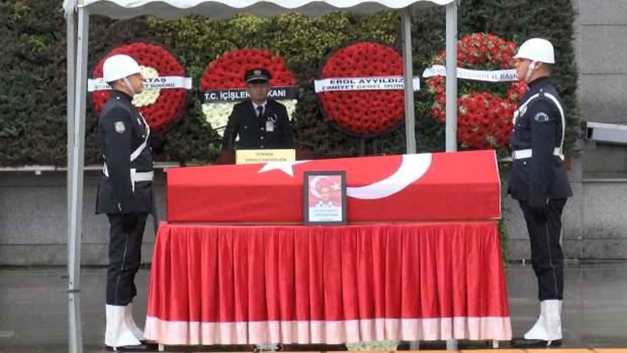 Şehit polis için İstanbul Emniyet Müdürlüğü’nde tören