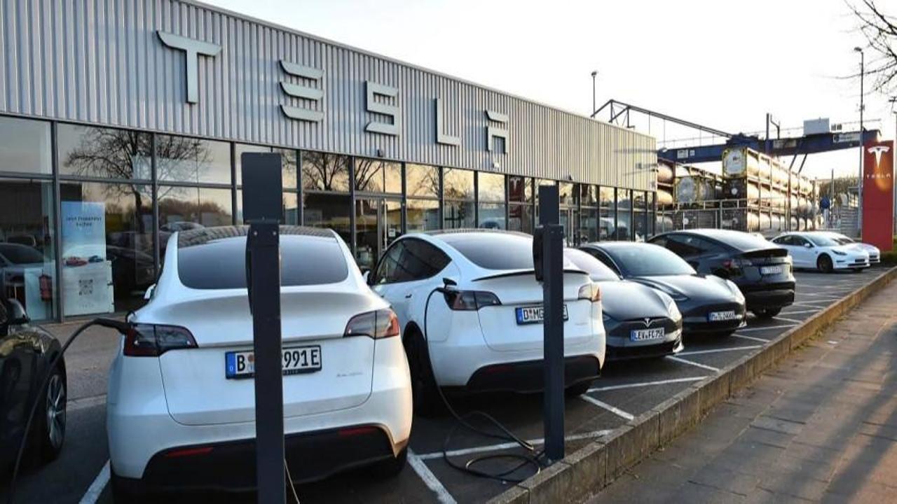 Tesla’nın araç satışları düştü