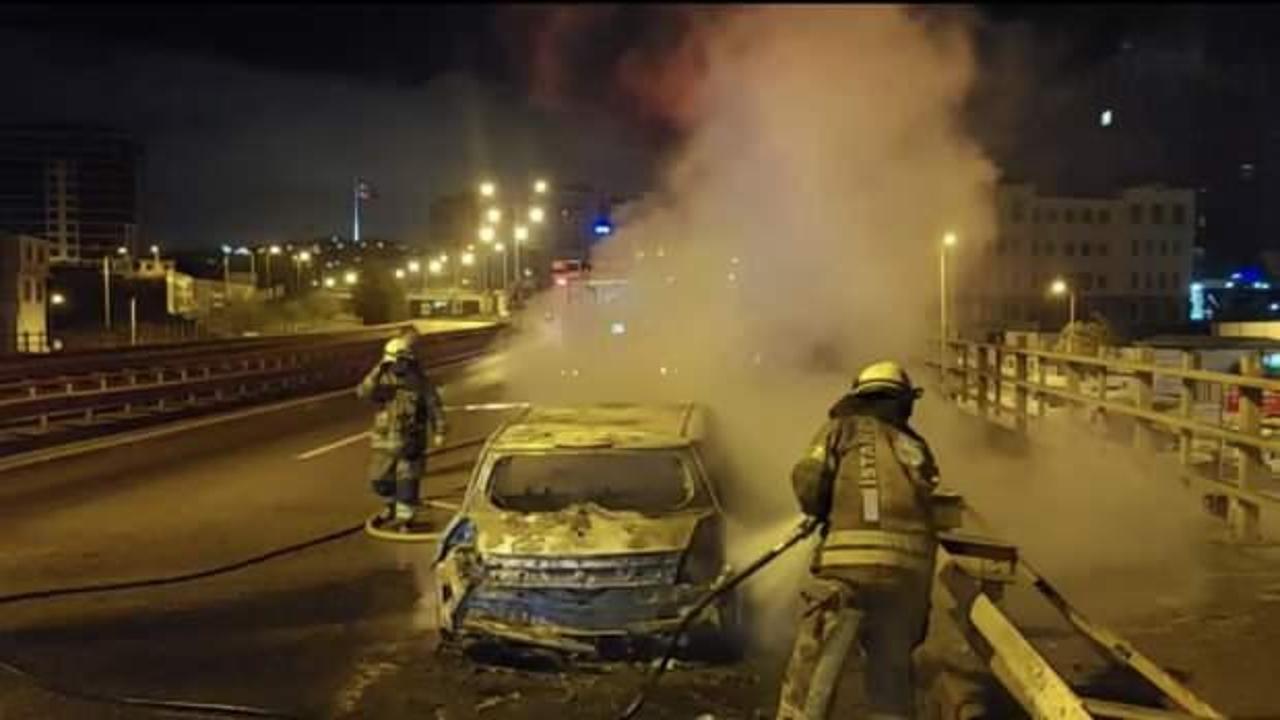 Ümraniye’de otomobil alev alev yandı