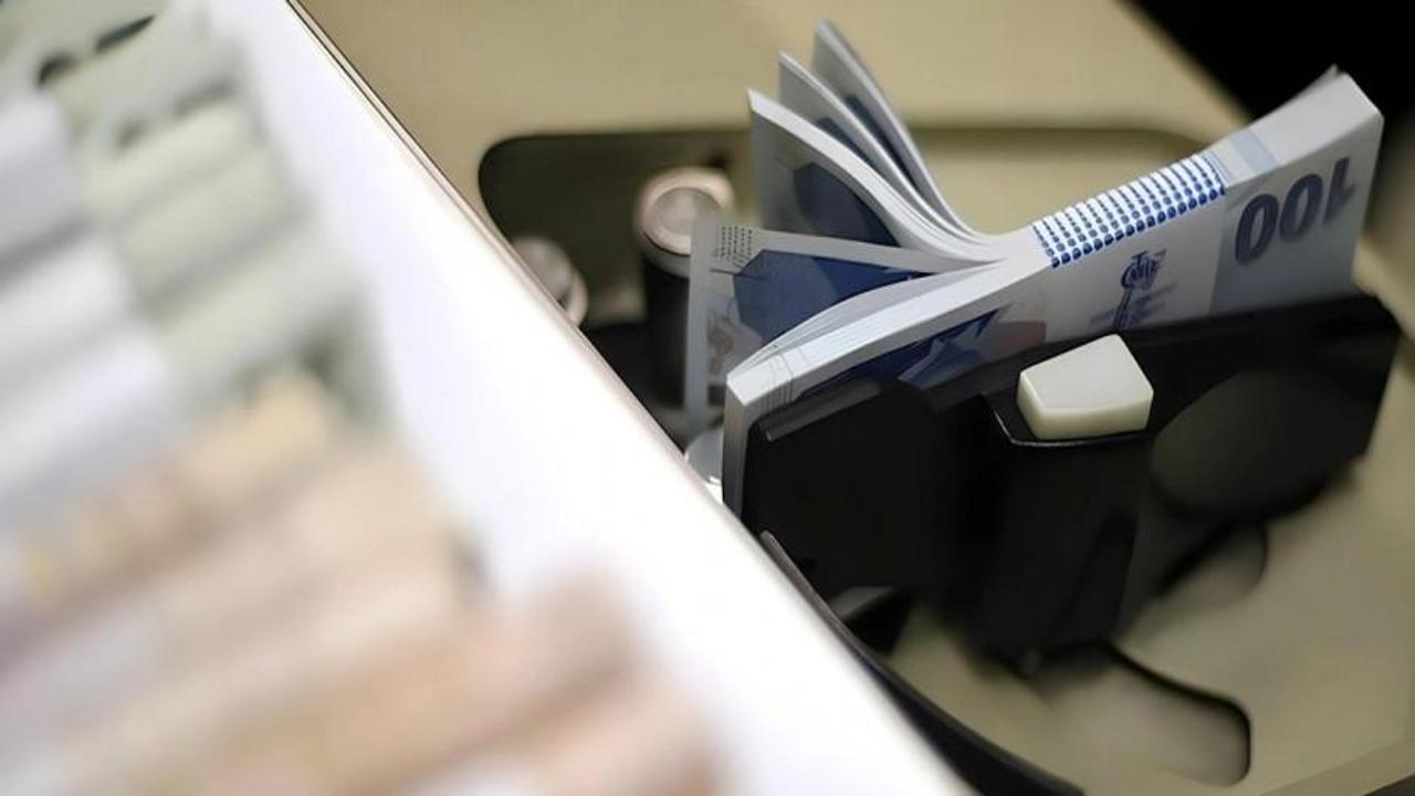 Yüksek faiz ticaride yönü dövize çevirdi