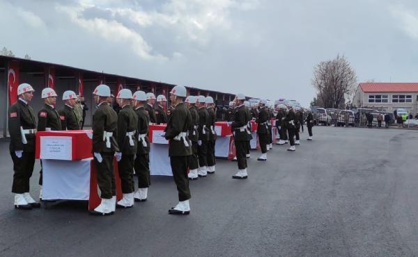 Pençe-Kilit şehitleri için tören