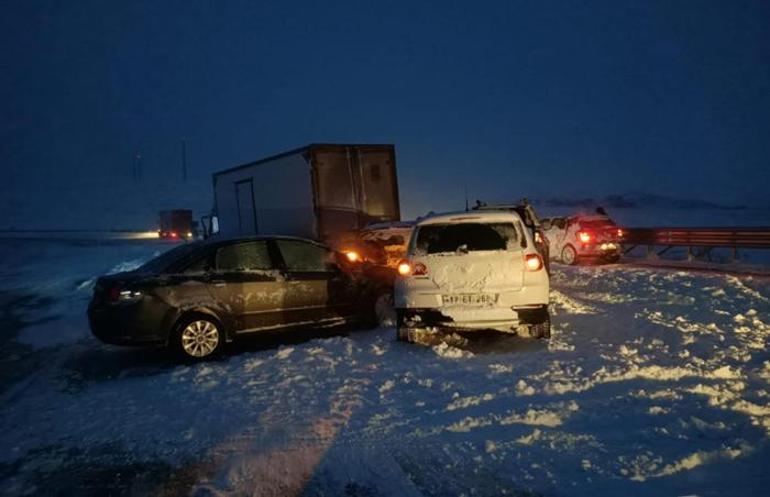 Beyaza büründü! 'Doğu'nun Çukurovası'na sezonun ilk karı düştü