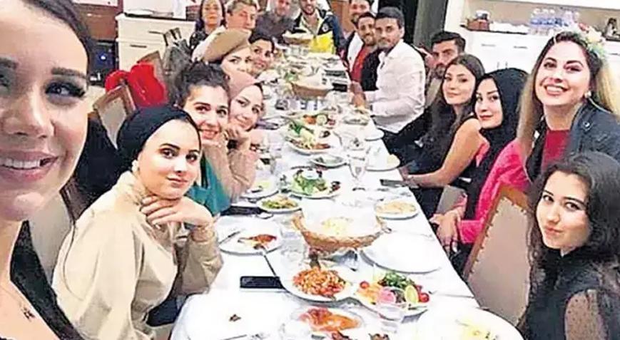 Fenomenler yine eskisi gibi! Şaşaalı hayata devam! İfadeleri alınmadı, reklama devam ediyorlar