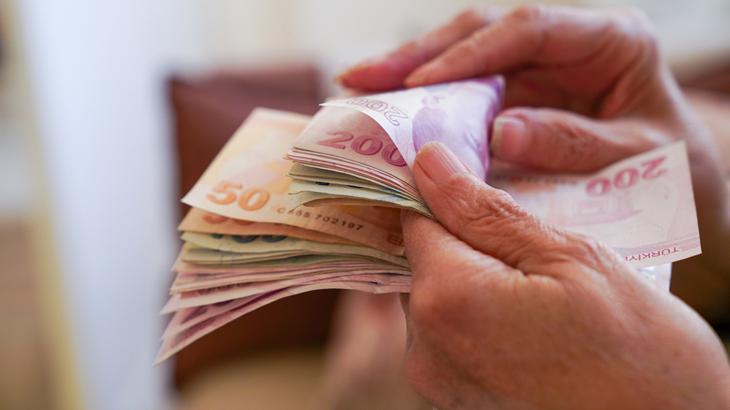 Çalışan emekliler dikkat! İkramiyelerin yatacağı tarih belli oldu