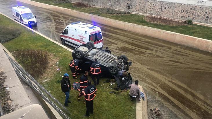 Otomobil çaya uçtu, 7 kişi yaralandı