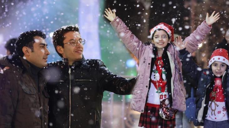 Türkiye’den yılbaşı kutlamaları! Kar sürprizi yaptılar