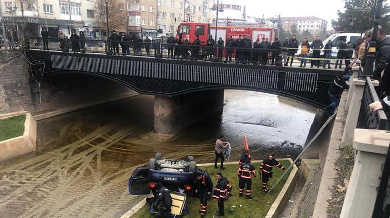 Otomobil çaya uçtu, 7 kişi yaralandı