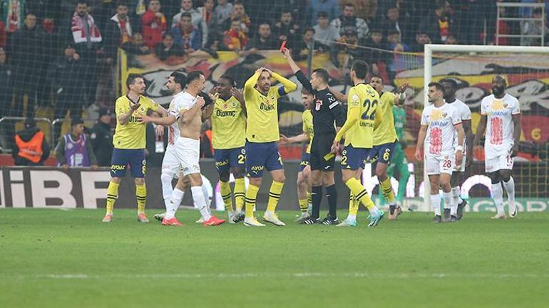 Fenerbahçe'ye çifte kırmızı kart şoku! Fred, Galatasaray derbisinde yok