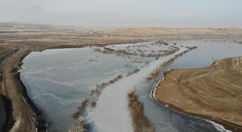 Hava sıcaklığı eksi 17 dereceye düştü! Kars’ta baraj gölü dondu