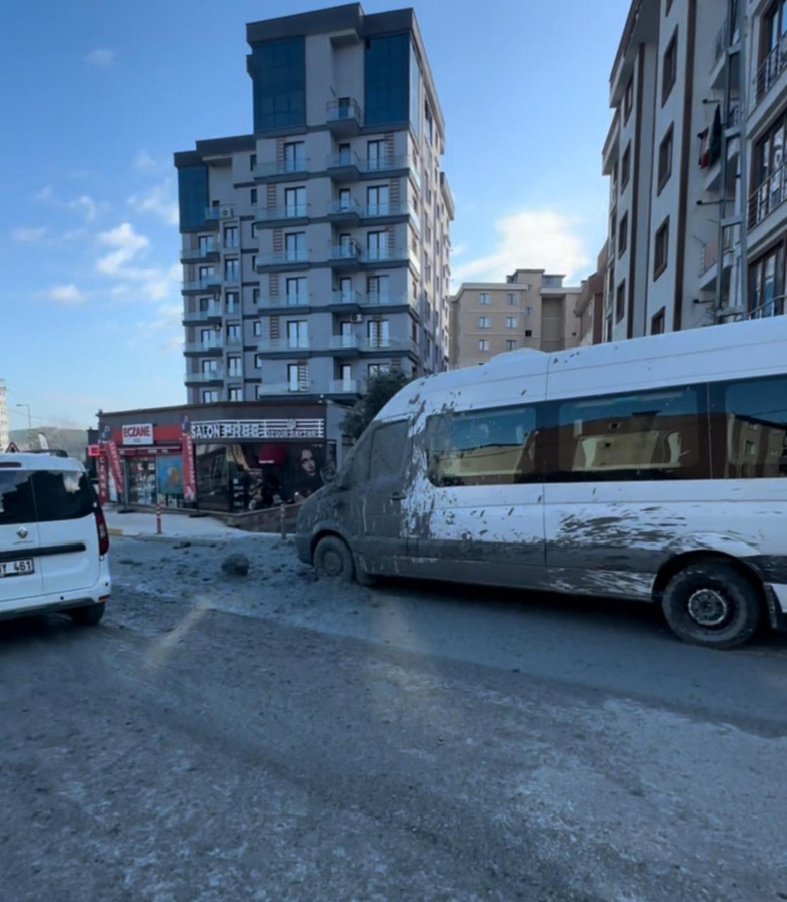 Pendik'te araç sahiplerine beton şoku! Bu manzarayla karşılaştılar