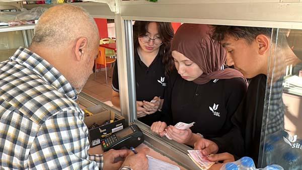 Osmanlı’dan kalma gelenekle ihtiyaç sahibi öğrencilere destek oluyorlar