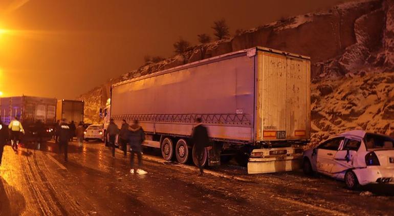 Kayseri'de zincirleme kaza! 1'i ağır 5 kişi yaralandı